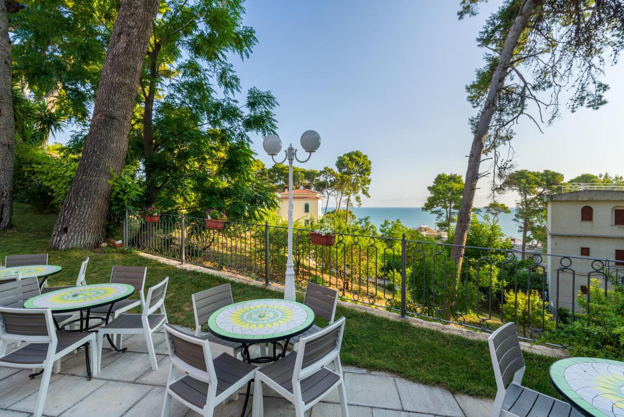 Park Hotel Villa Maria San Menaio Extérieur photo